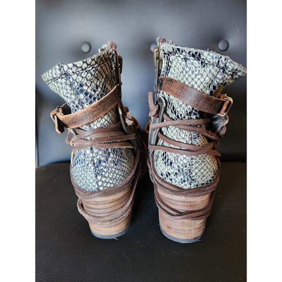 Free Bird Women's Booties Crue Grey Distressed Multicolor Size 7 - Picture 5 of 10